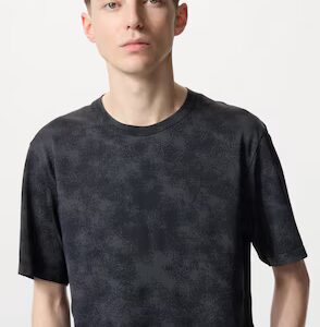 เสื้อยืด คอกลม มีลาย